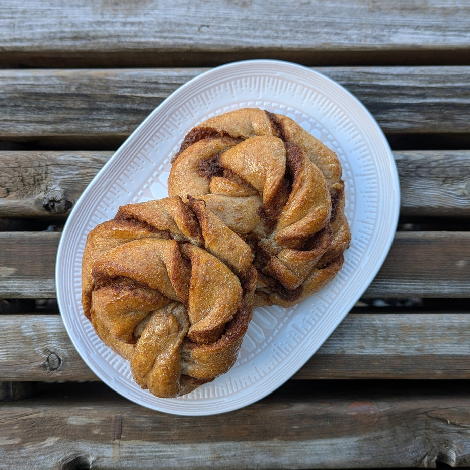 Frozen Bake-at-home Cinnamon Knots (6)